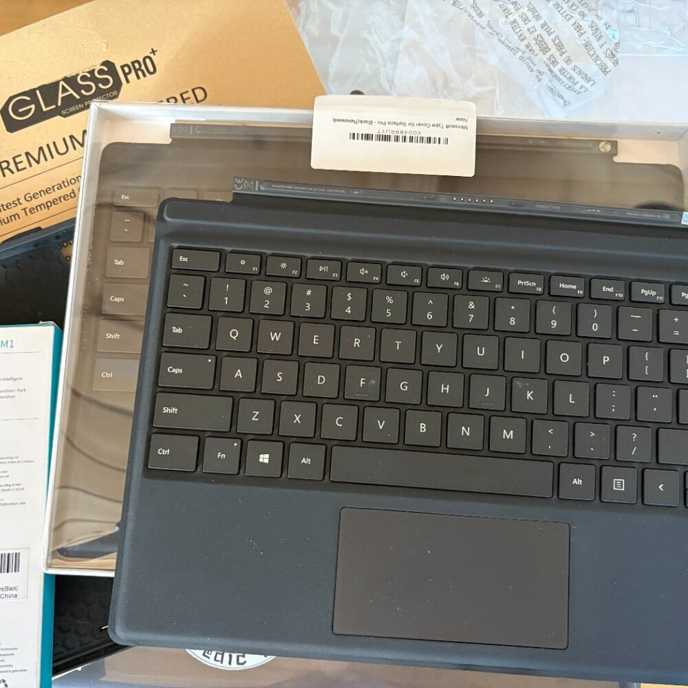 Genuine Microsoft Surface Type Cover keyboard (Model RF2-00001) - Picture 6 of 6